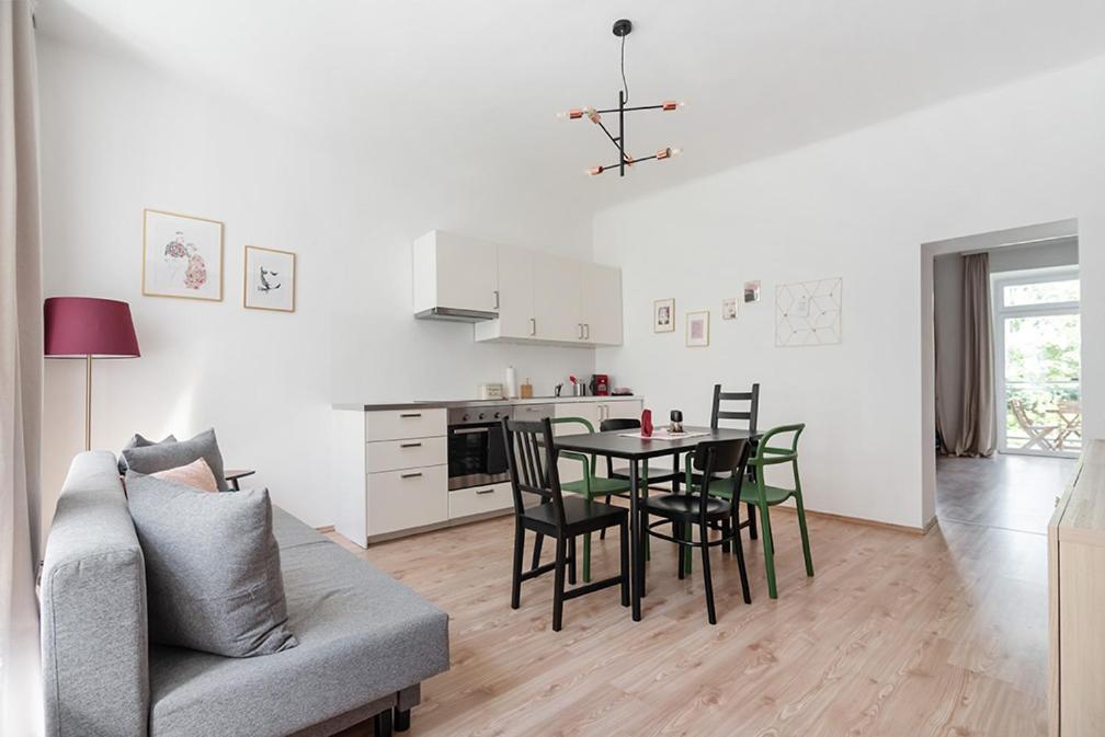 Colorful Apartment Facing Green Courtyard ウィーン エクステリア 写真