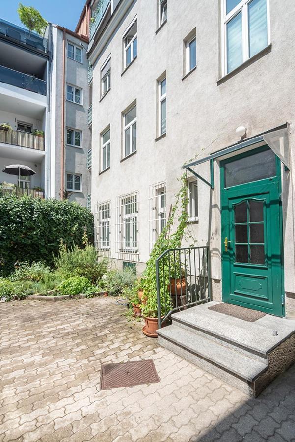 Colorful Apartment Facing Green Courtyard ウィーン エクステリア 写真