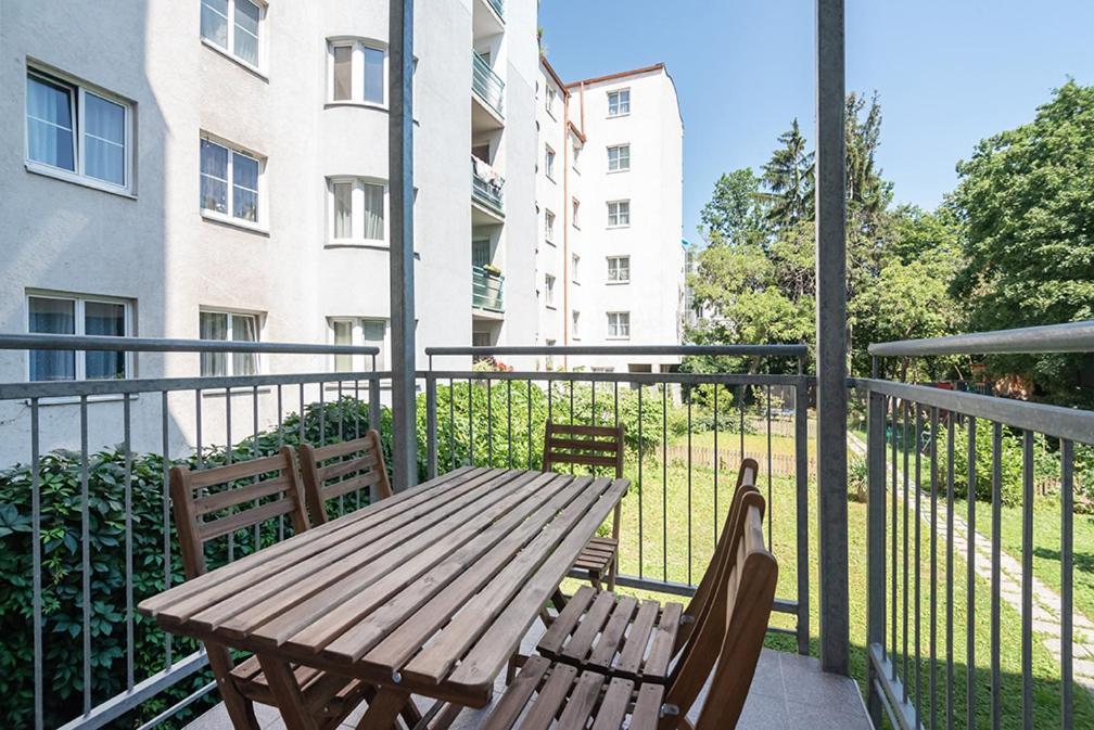 Colorful Apartment Facing Green Courtyard ウィーン エクステリア 写真