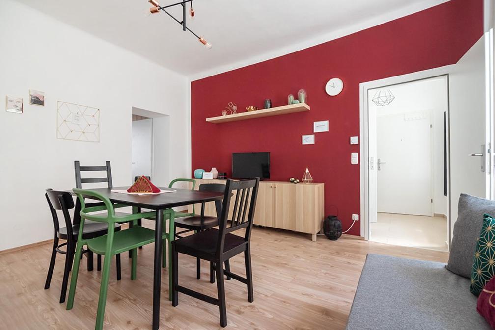 Colorful Apartment Facing Green Courtyard ウィーン エクステリア 写真