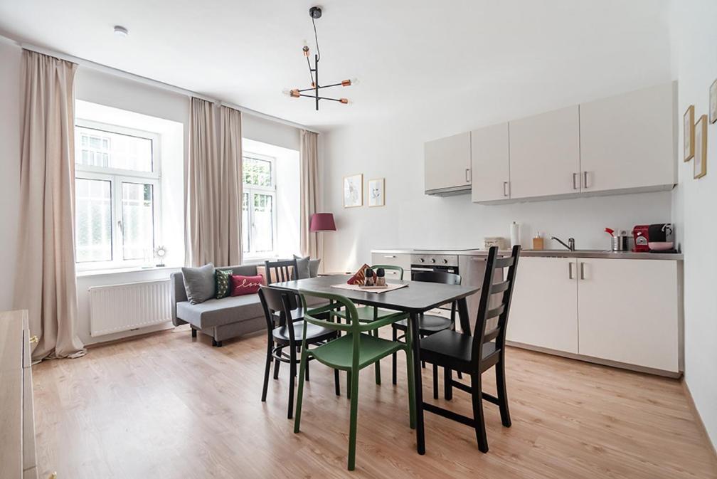Colorful Apartment Facing Green Courtyard ウィーン エクステリア 写真